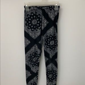 2/$8‼️ Patterned Leggings